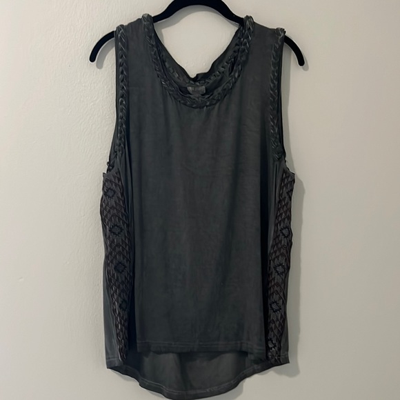 POL washed gray tank top with embroidery and cut back - Picture 3 of 7